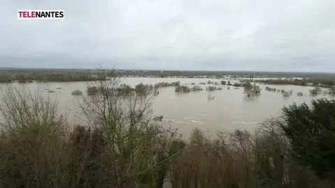 Miniature de la vidéo titrée \"Inondations : à Varades, l’eau continue de monter"